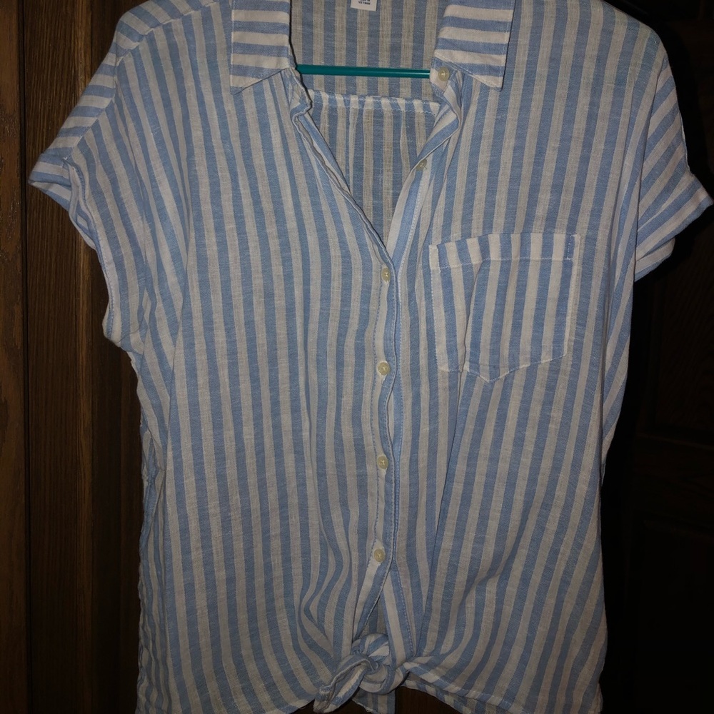 Button-up, front tie, short sleeve shirt
